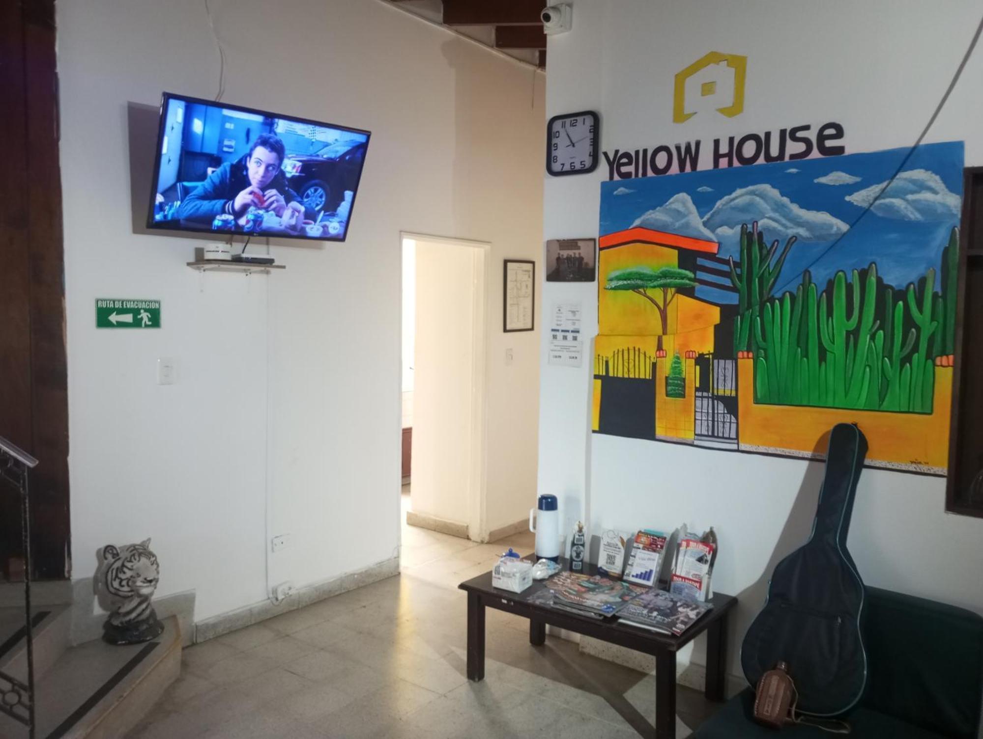 Yellow House Hostel Medellín Esterno foto