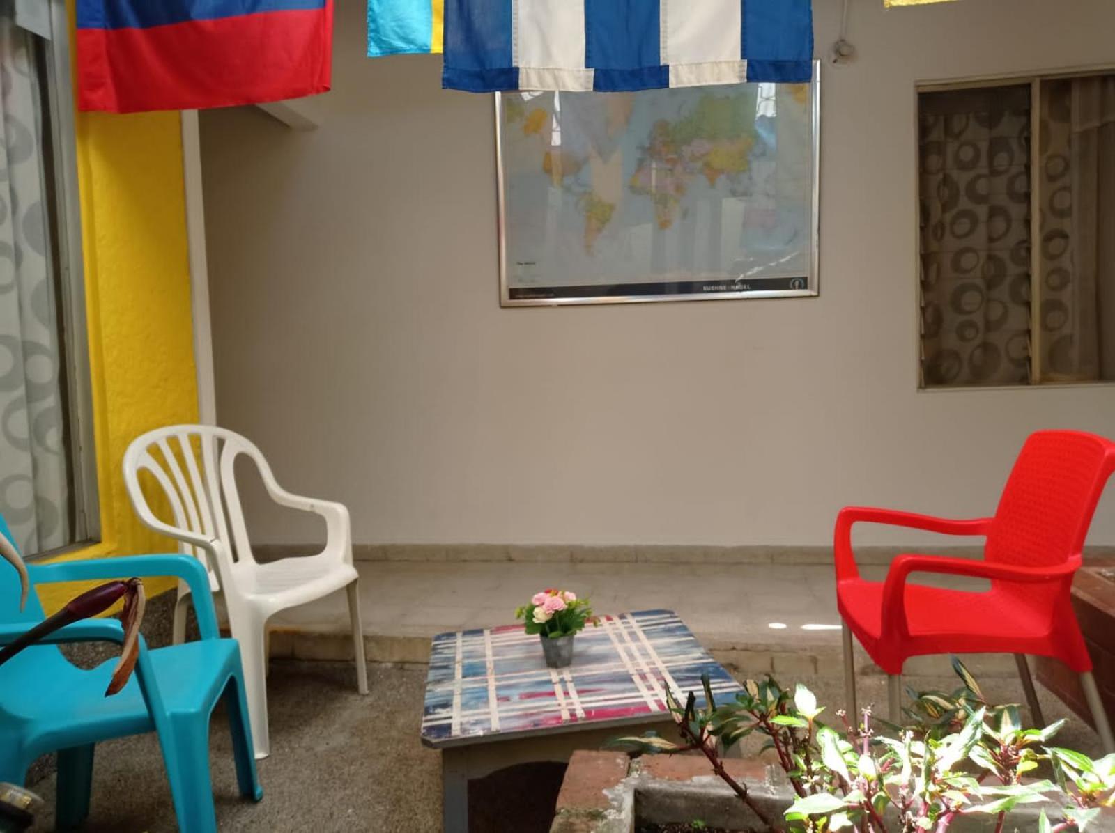 Yellow House Hostel Medellín Esterno foto