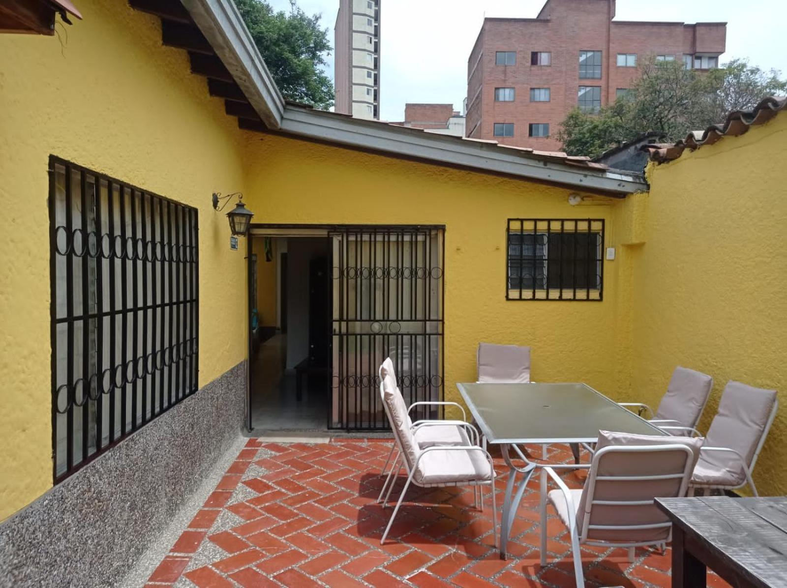 Yellow House Hostel Medellín Esterno foto