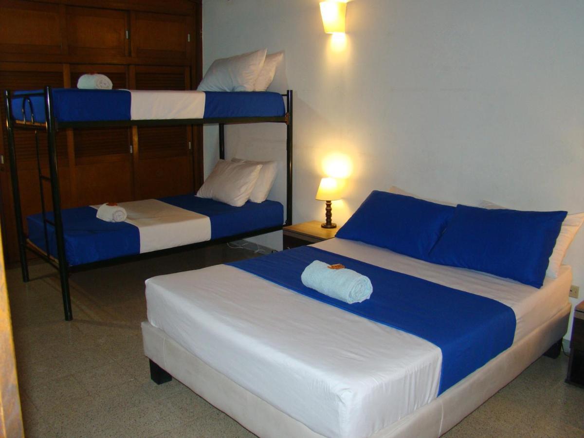 Yellow House Hostel Medellín Esterno foto